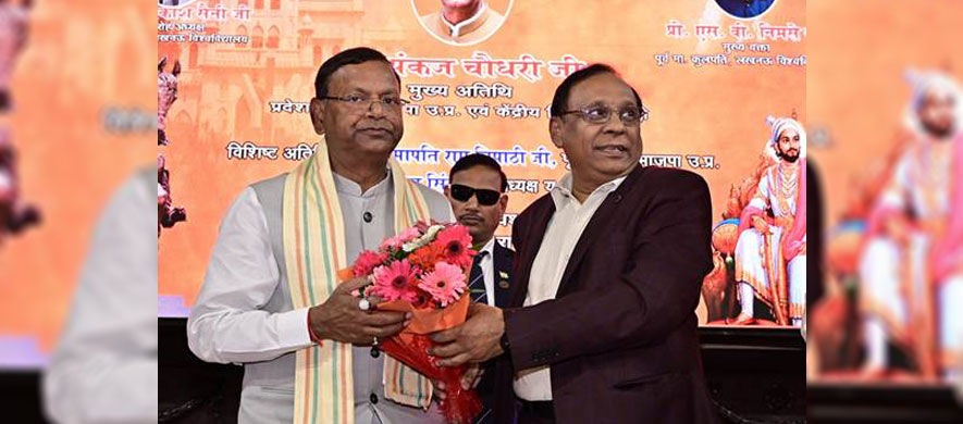 Union Minister of State for Finance Shri Pankaj Chaudhary being felicitated by Prof. J. P. Saini, Vice-Chancellor, University of Lucknow.