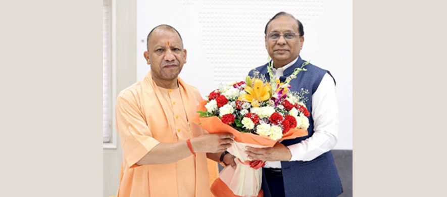 VC greeting Honourable CM Shri Yogi Adityanath Ji