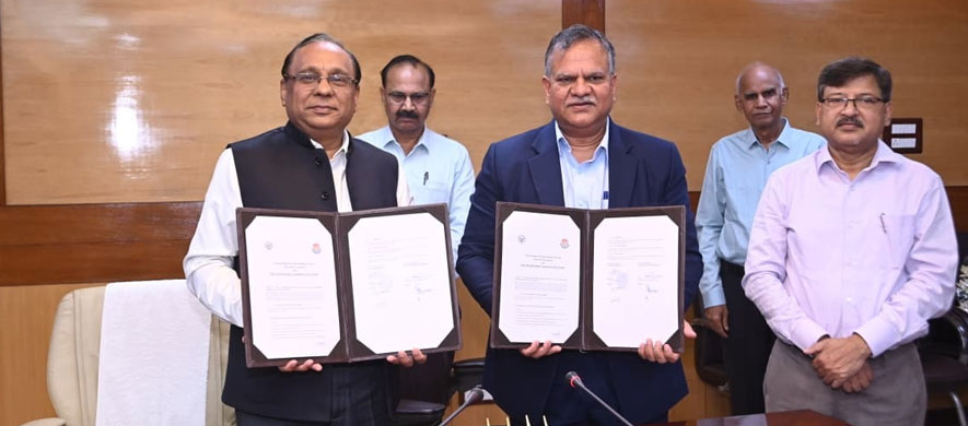 VC Prof. J. P. Saini with STC CEO Shri Manoj Singh at the MoU signing for establishing the Centre for Development Policy and Research at the university.